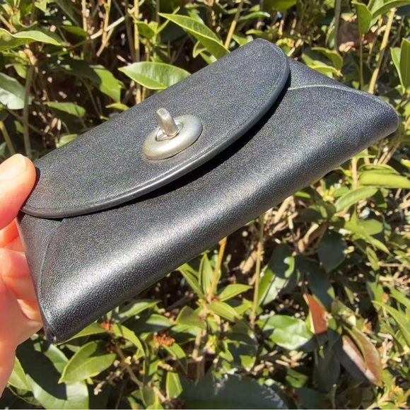 Coach Turnlock Card Case with Tea Rose Studs Black Leather 20950G - Picture 6 of 11